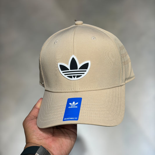 Adidas beige clasic logo