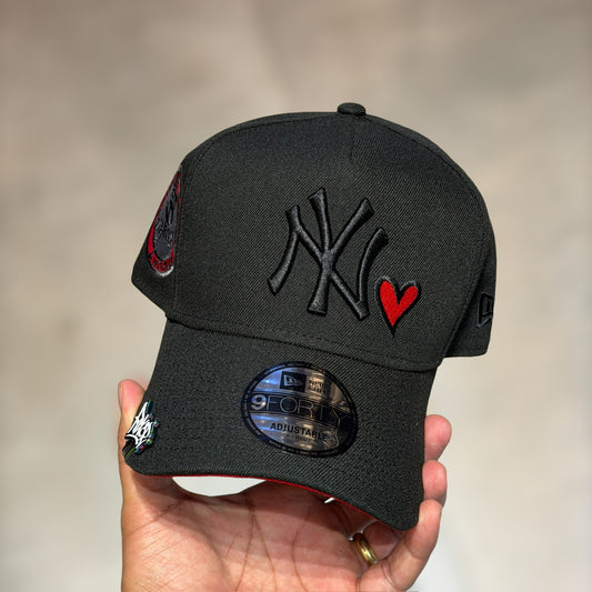 9FORTY A FRAME NY YANKEES BLACK ON BLACK CORAZÓN