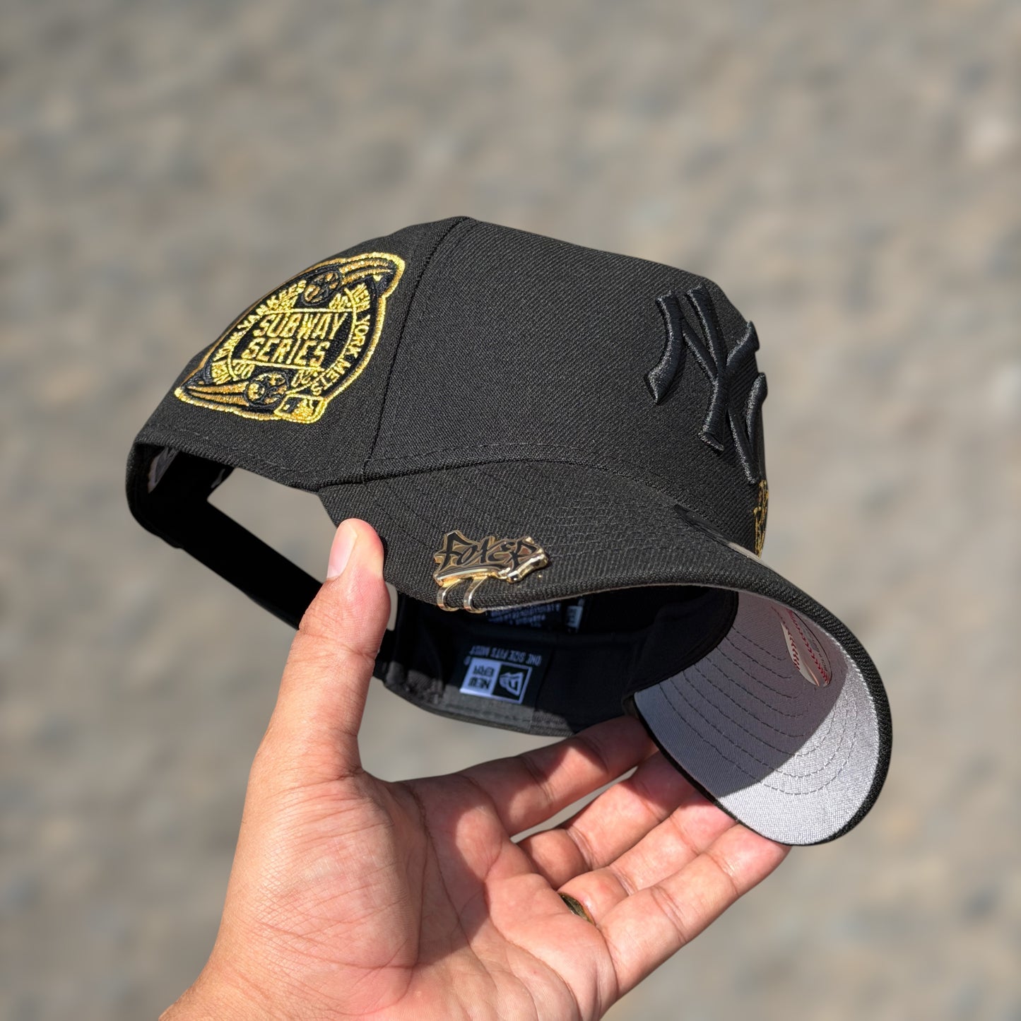 9FORTY NEW YORK YANKEES BLACK ON BLACK GOLD FLOWER
