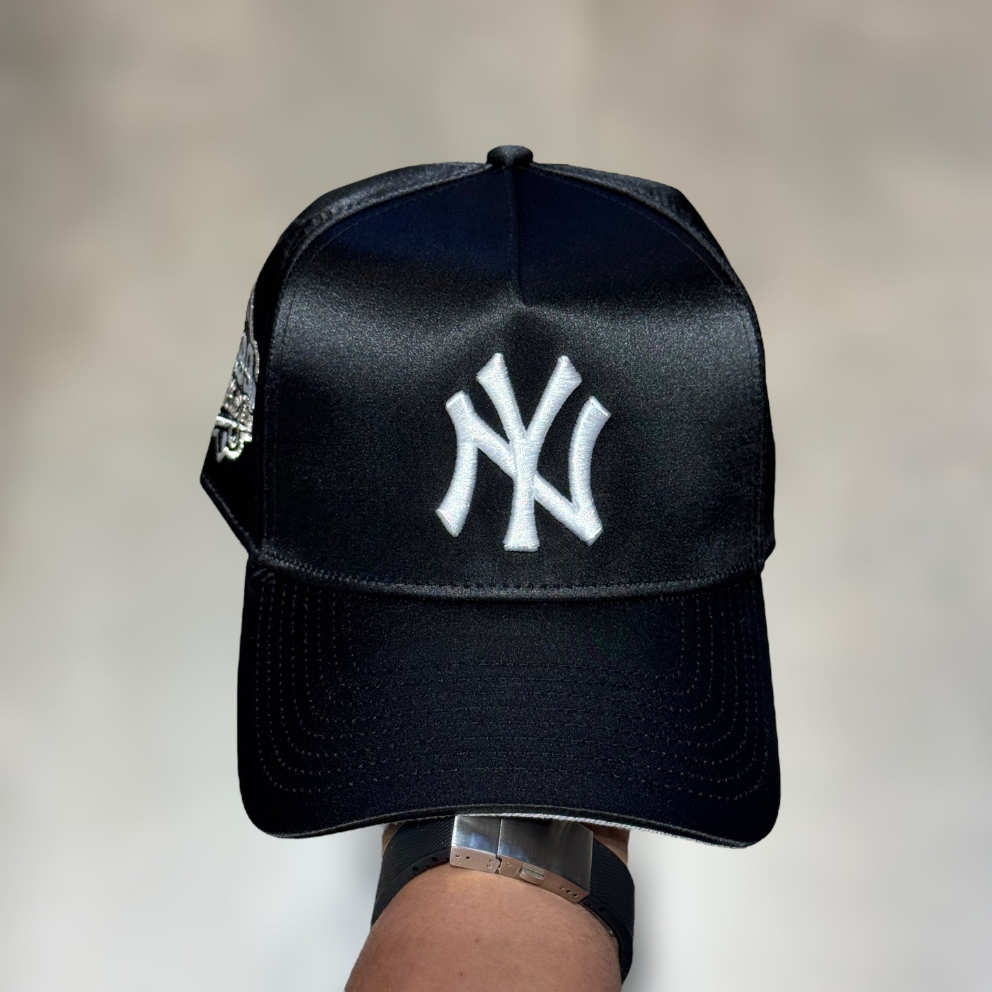 FORTY A FRAME NY YANKEES BLACK WHITE LOGO SATIN WS 1999