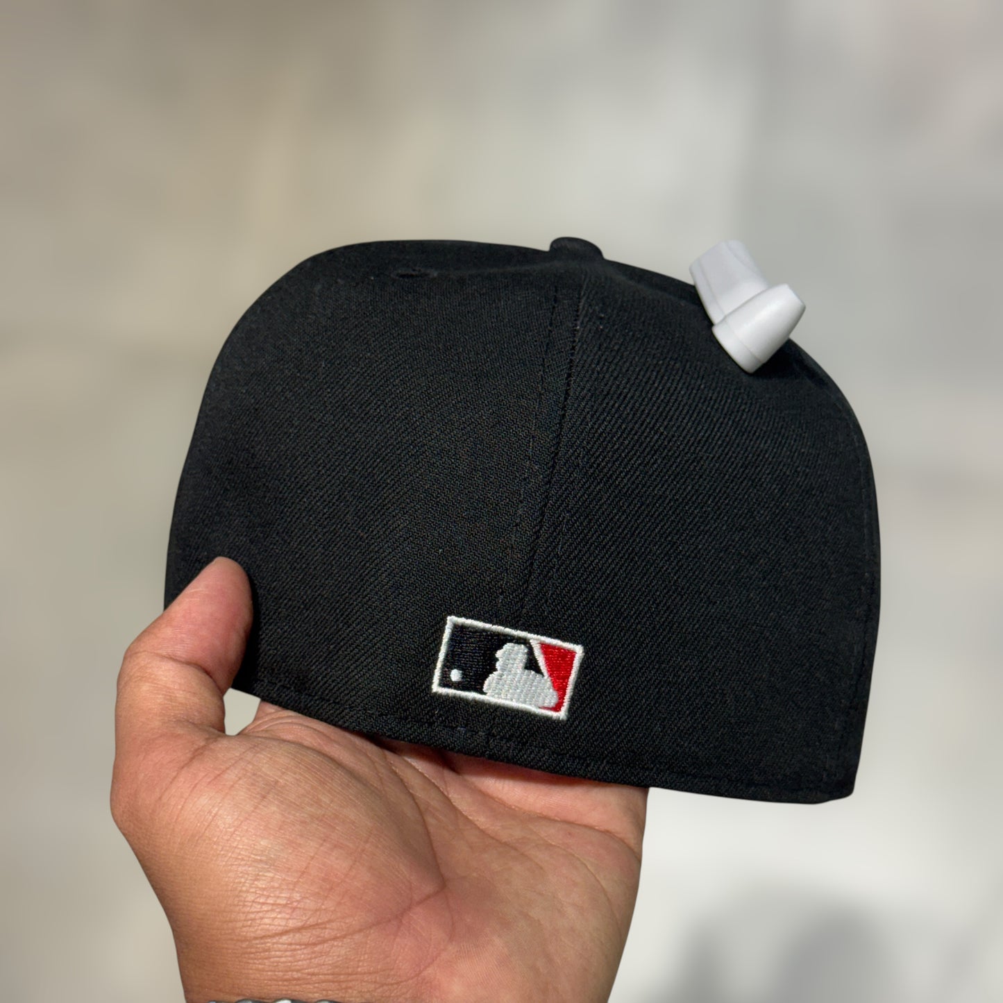 59FIFTY WHITE SOX BLACK UNDERVISOR RED WHITE LOGO 2005