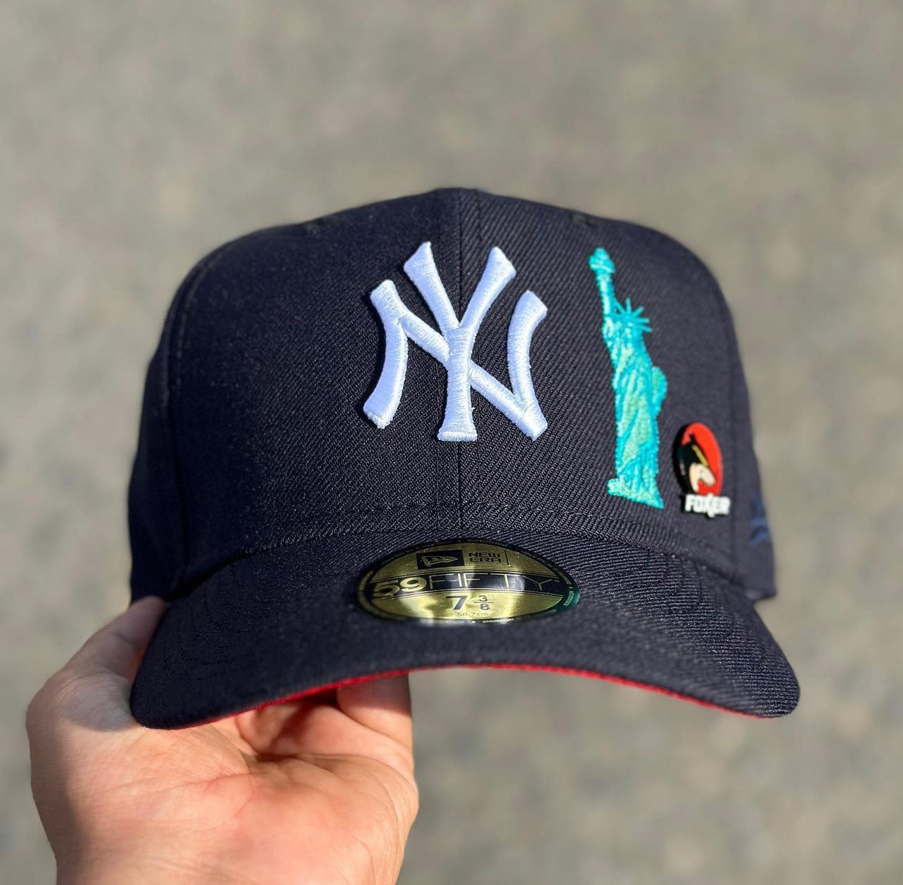 59FIFTY NY YANKEES NAVY UNDERVISOR RED STATUE