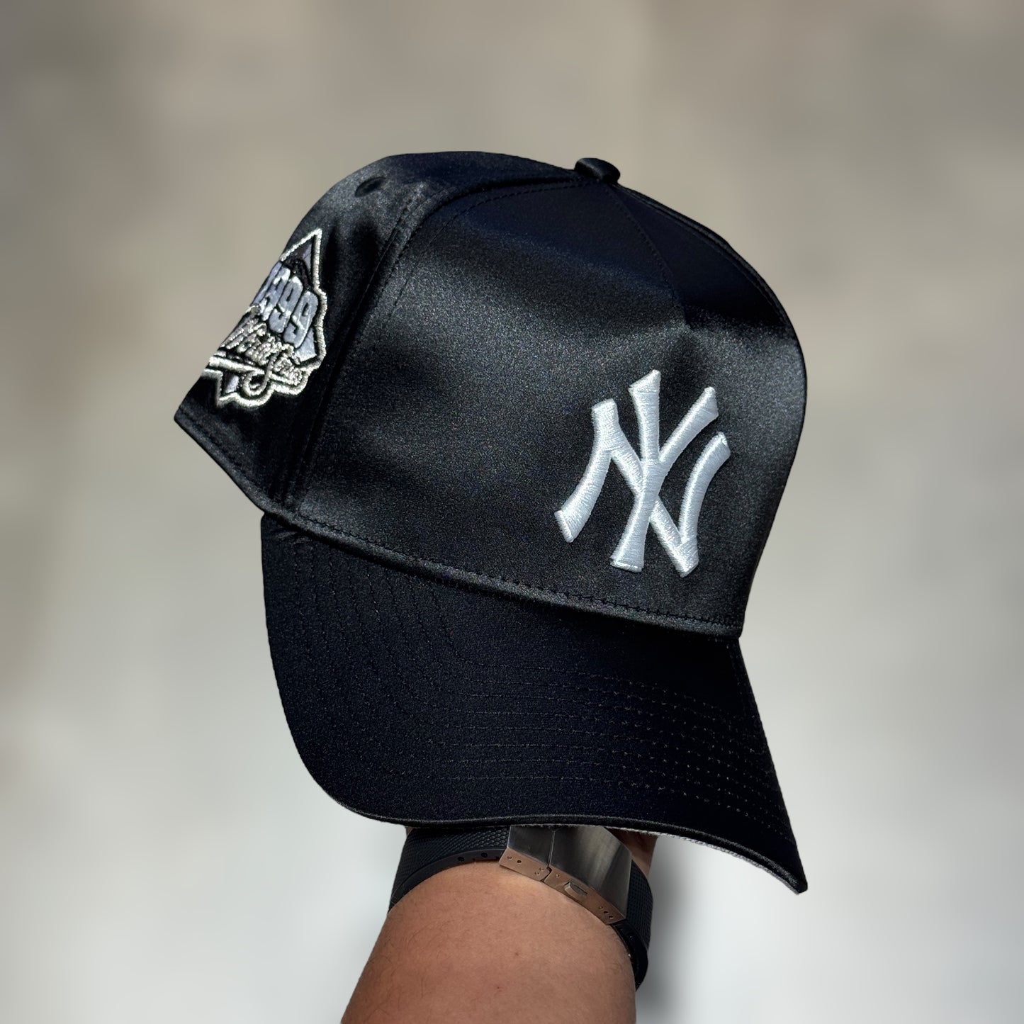 FORTY A FRAME NY YANKEES BLACK WHITE LOGO SATIN WS 1999