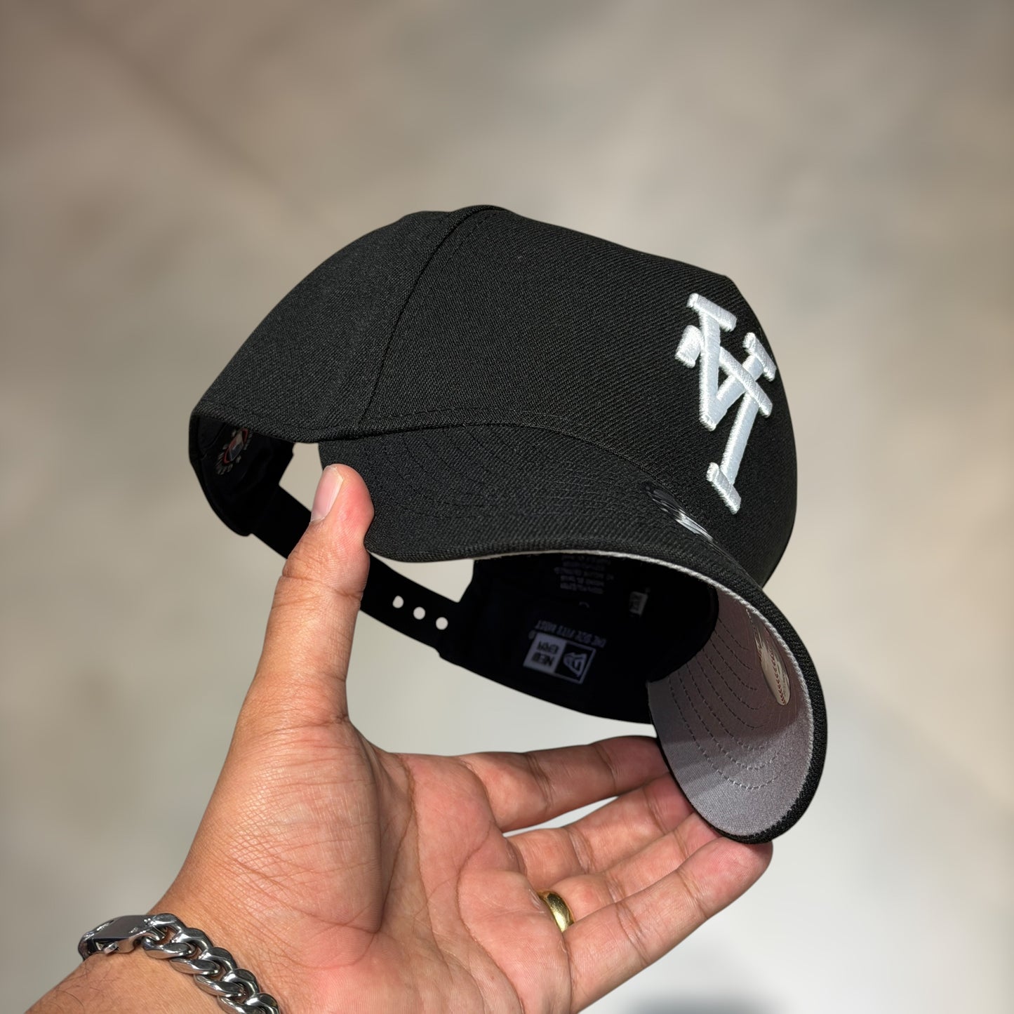 9FORTY A FRAME LA DODGERS BLACK WHITE LOGO UPSIDE