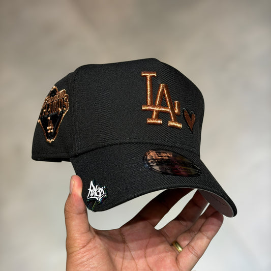 9FORTY A FRAME LA DODGERS BLACK BRONCE CORAZÓN