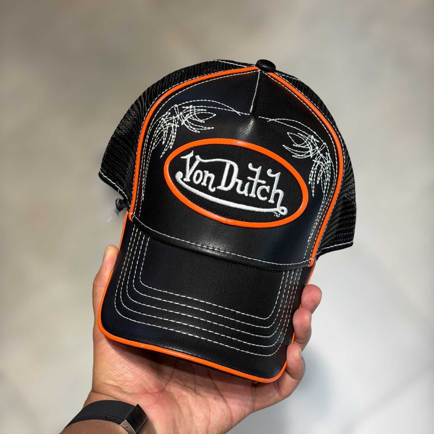 Von Dutch black cuero
