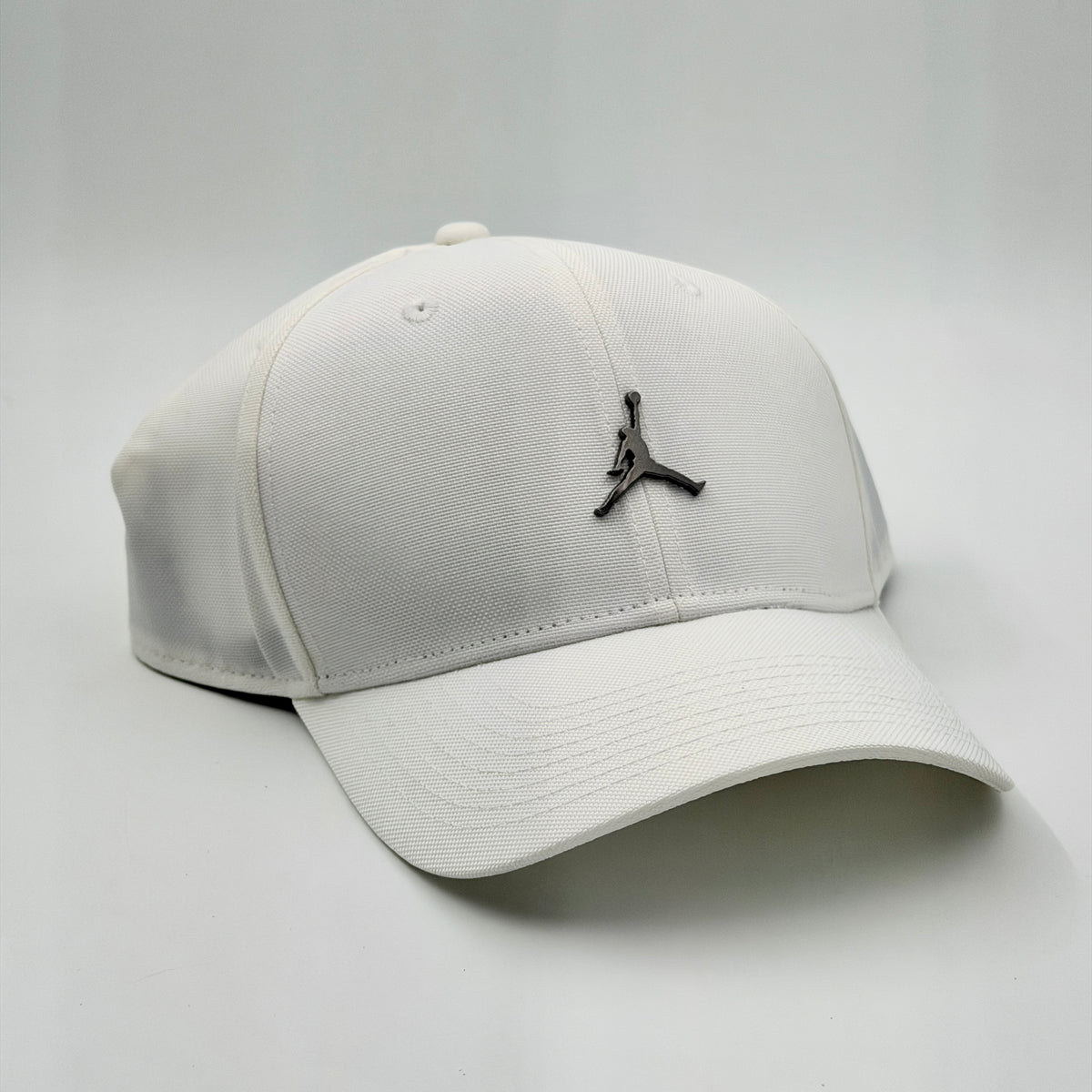 JORDAN BLANCA LOGO METÁLICO