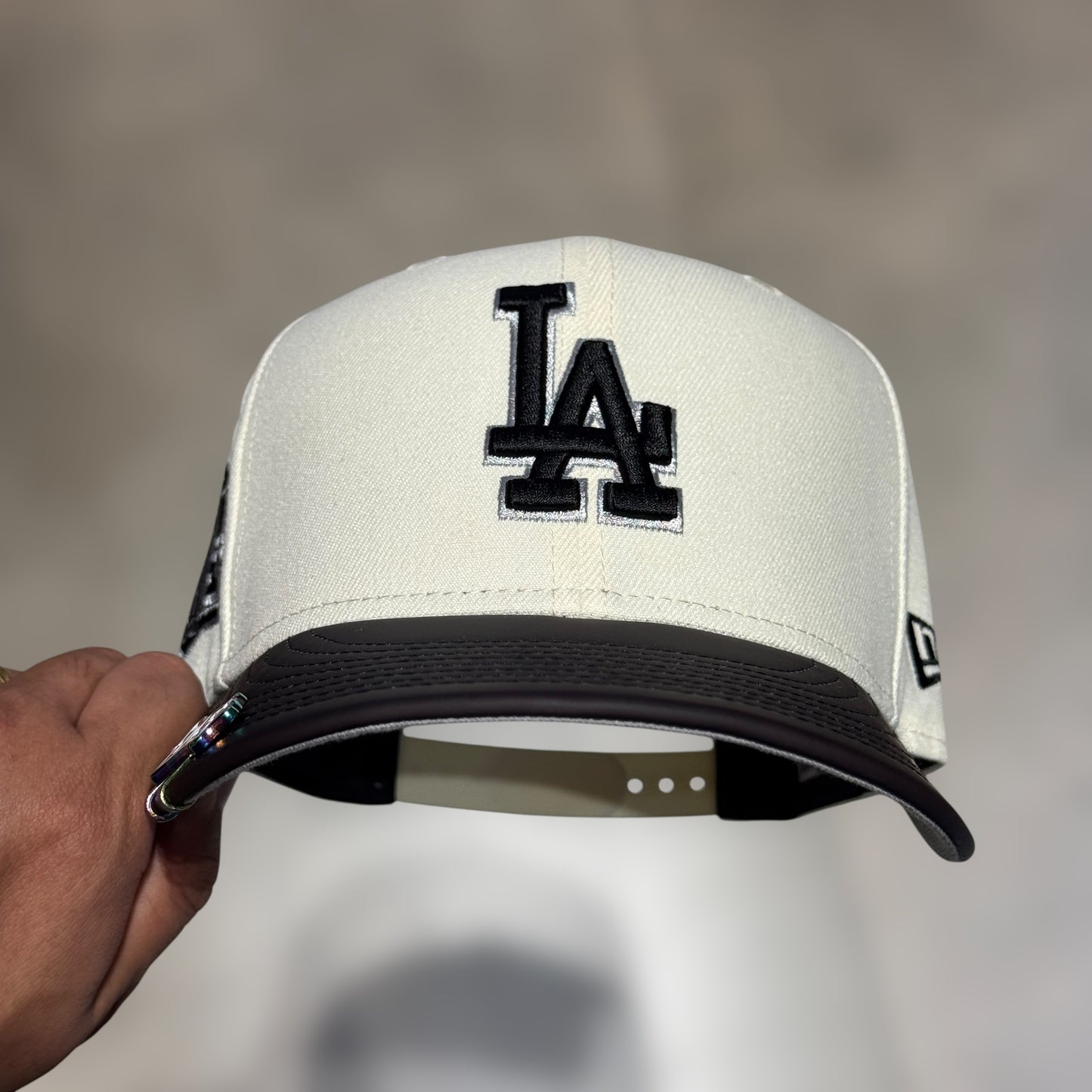 9FIFTY COLOR CHANGING LA DODGERS BEIGE BLACK LOGO WS 2020