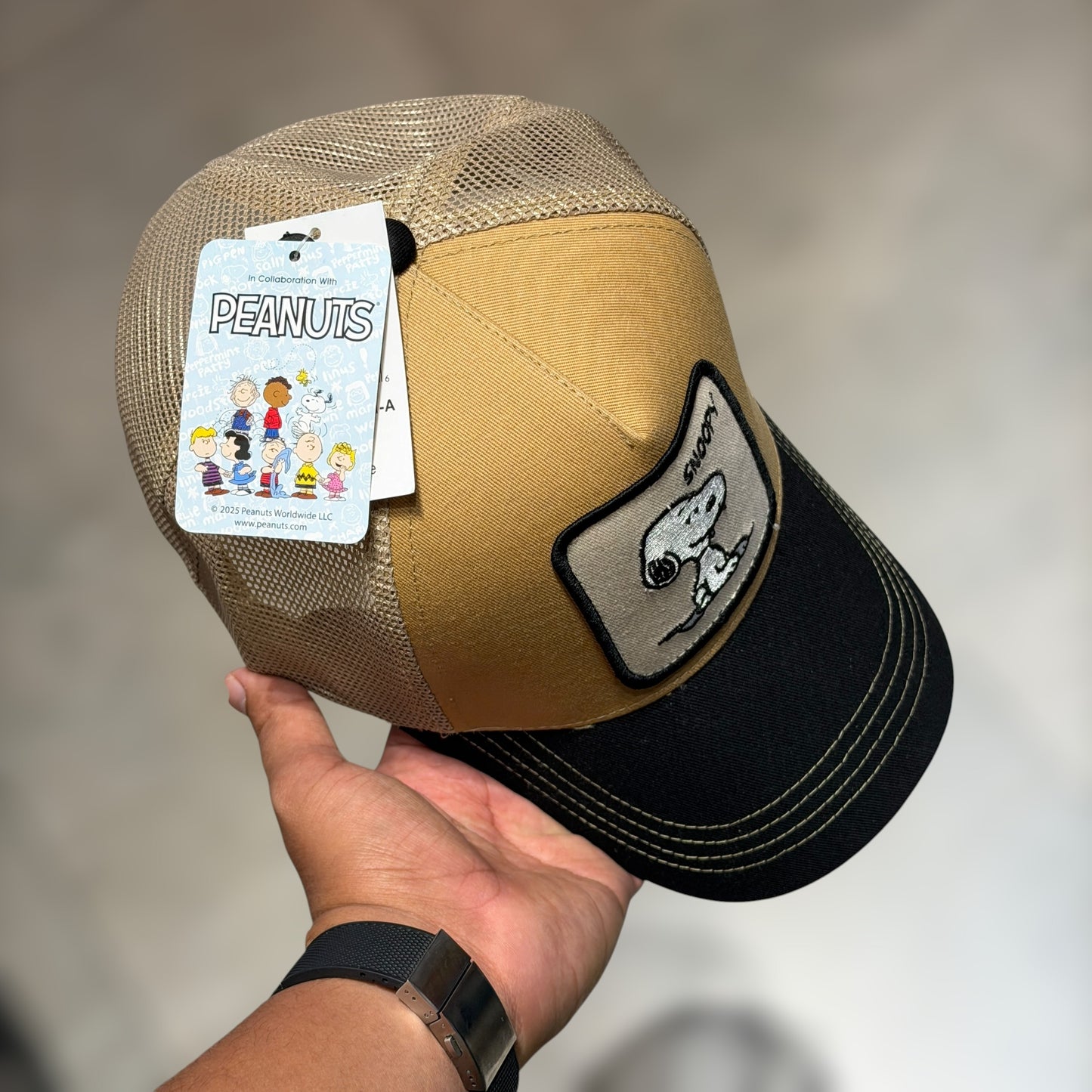 Snoopy caqui black visor