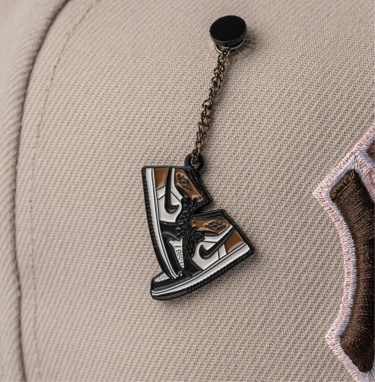 PIN JORDAN 1 MOCCA