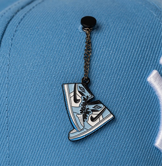 PIN METALICO JORDAN 1 UNIVERSITY BLUE