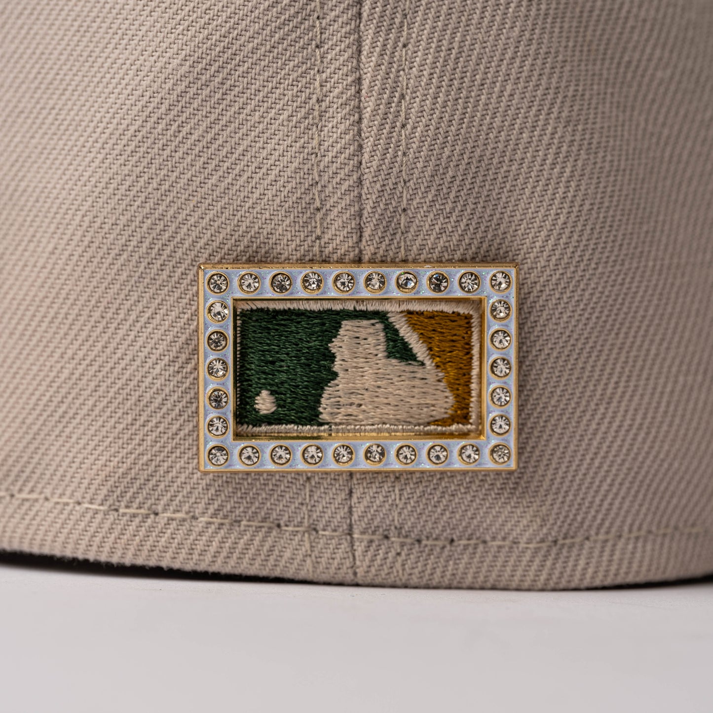 PIN BORDE MLB DORADO