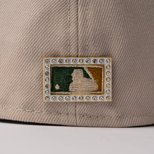 PIN METALICO BORDE MLB DORADO