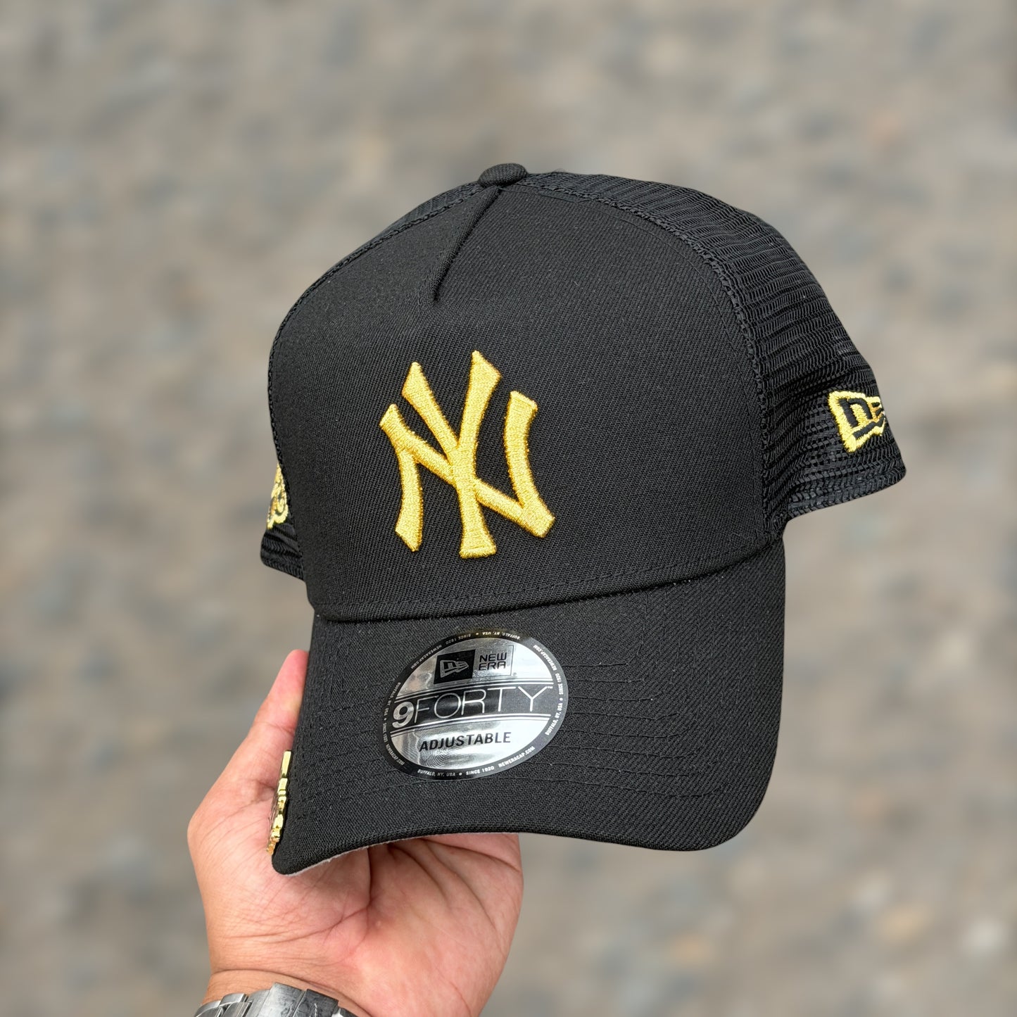 9FORTY NY YANKEES BLACK GOLD LOGO TRUCKER