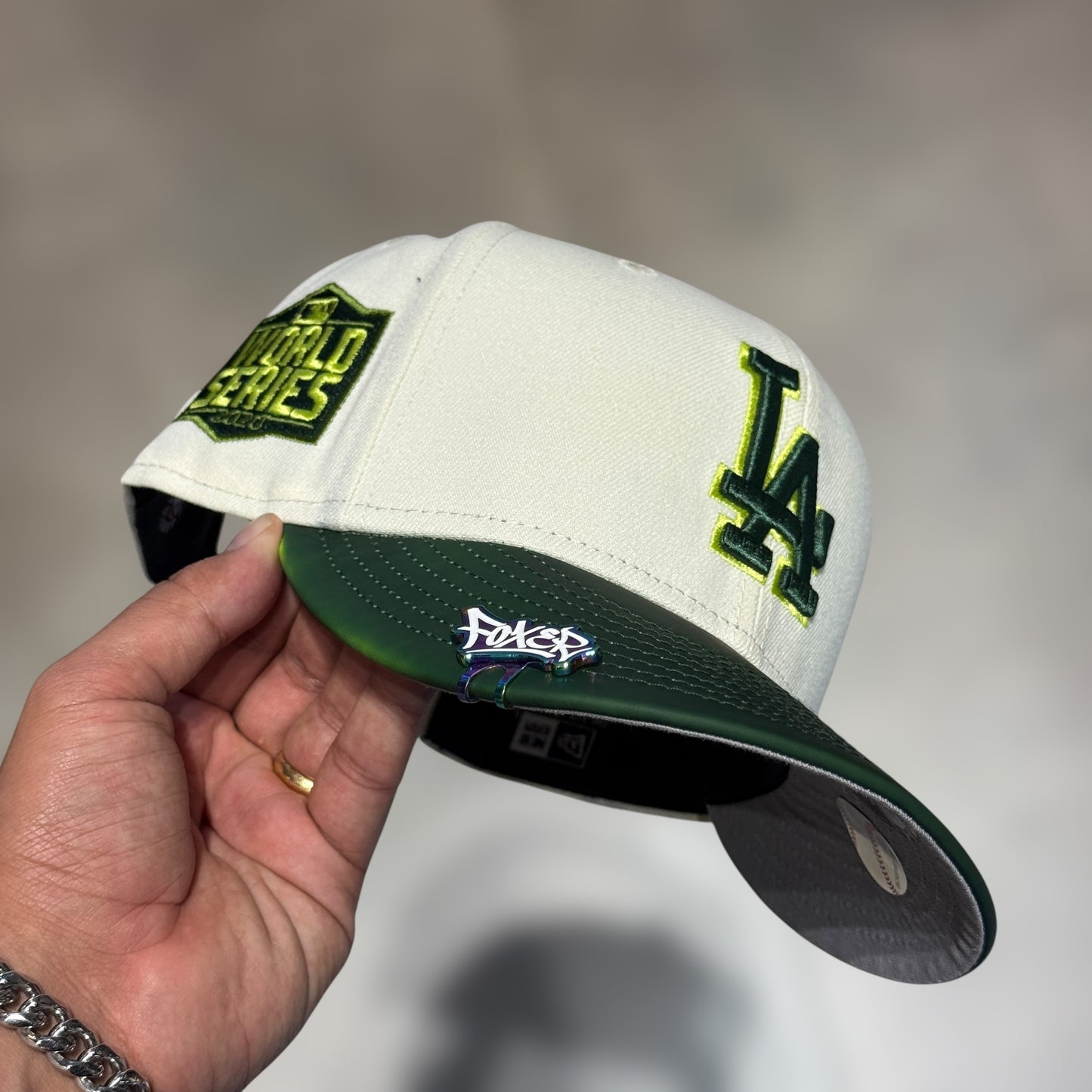 9FIFTY COLOR CHANGING LA DODGERS BEIGE GREEN VISOR WS 2020