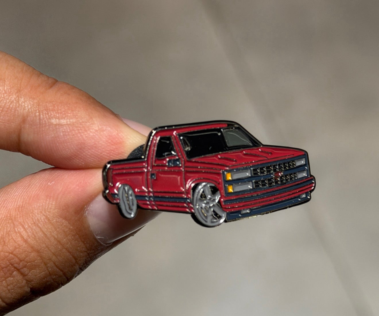 PIN METALICO CAMIONETA ROJO