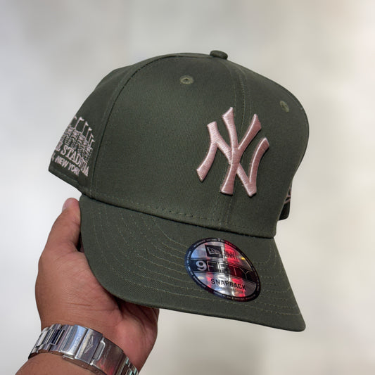 9FIFTY NY YANKEES GREEN UNSERVISOR ROSE PATCH