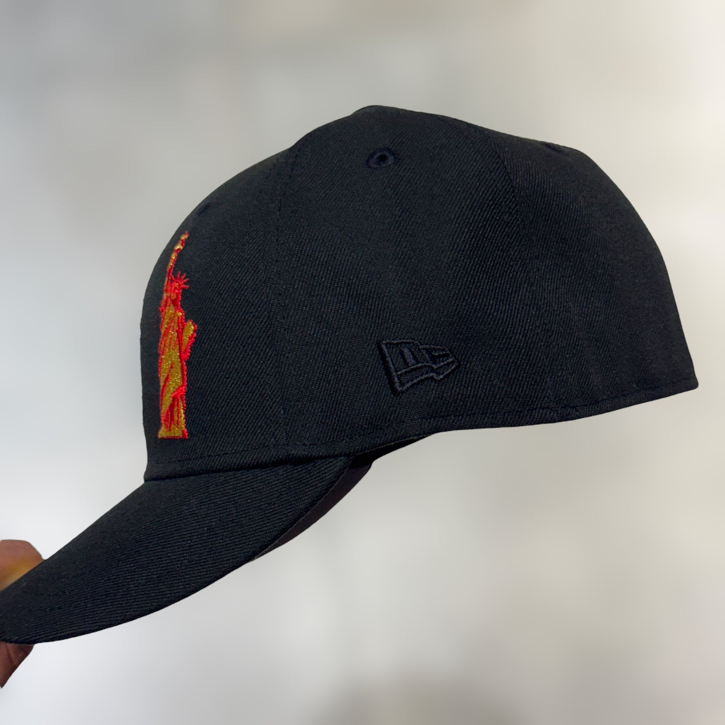 59FIFTY YY YANKEES BLACK STATUE RED PATCH 1998