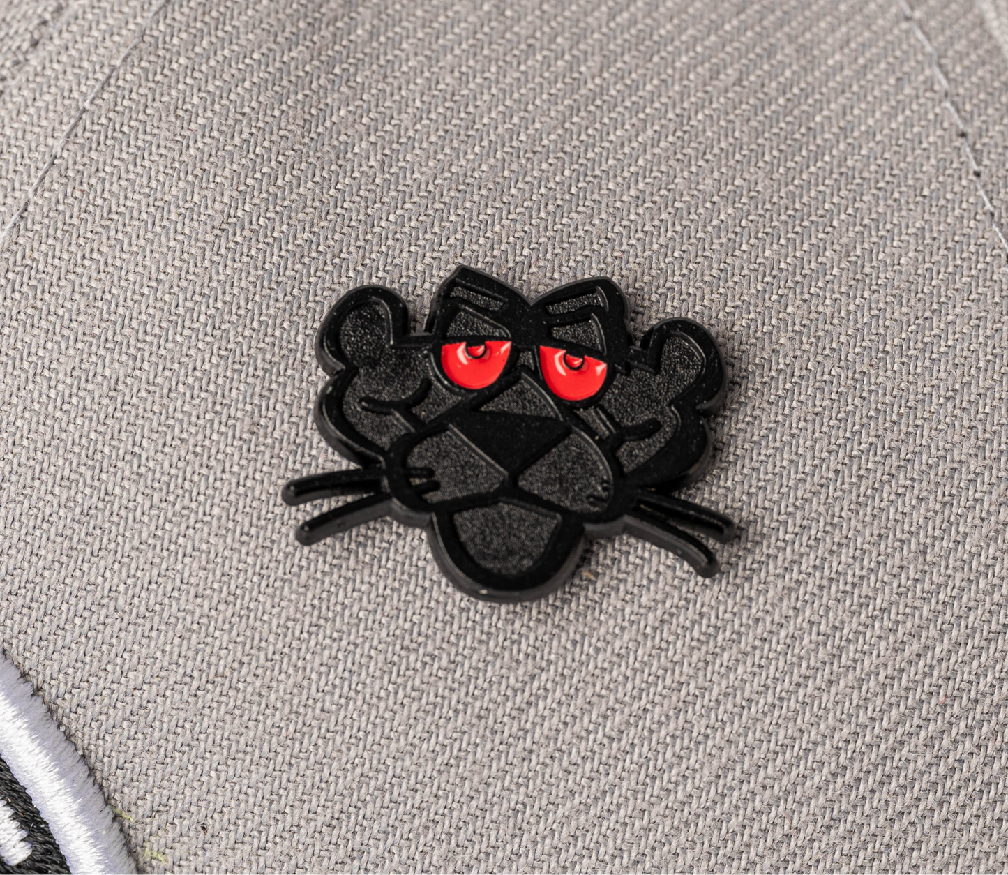 PIN PANTERA BÉLICA MATE