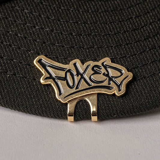 PIN CLIP GRAFITI FOXER DORADO LETRAS NEGRAS