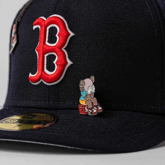 PIN METALICO KAWS CRY