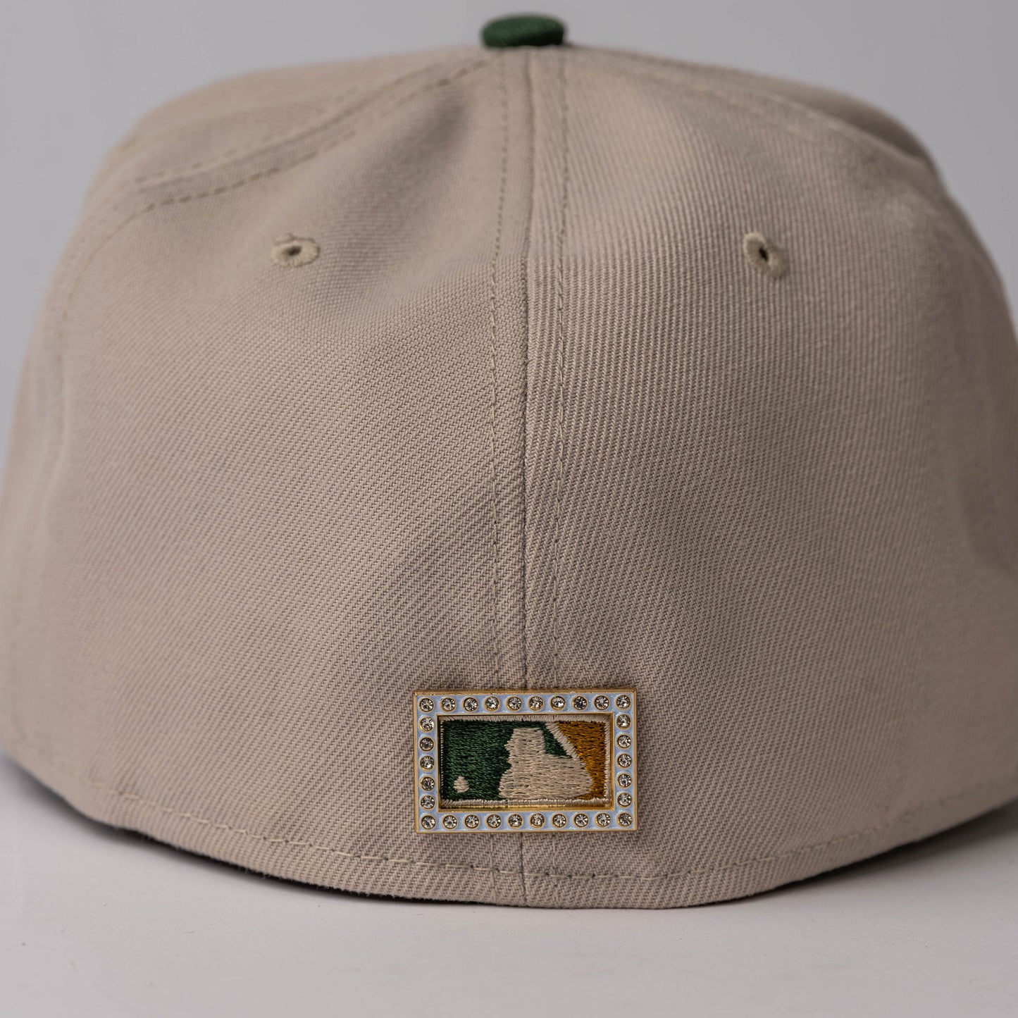 PIN BORDE MLB DORADO