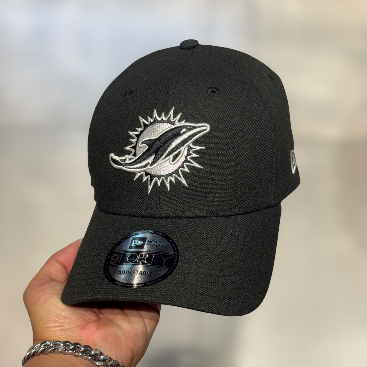 9FORTY MIAMI DOLPHINS BLACK WHITE LOGO