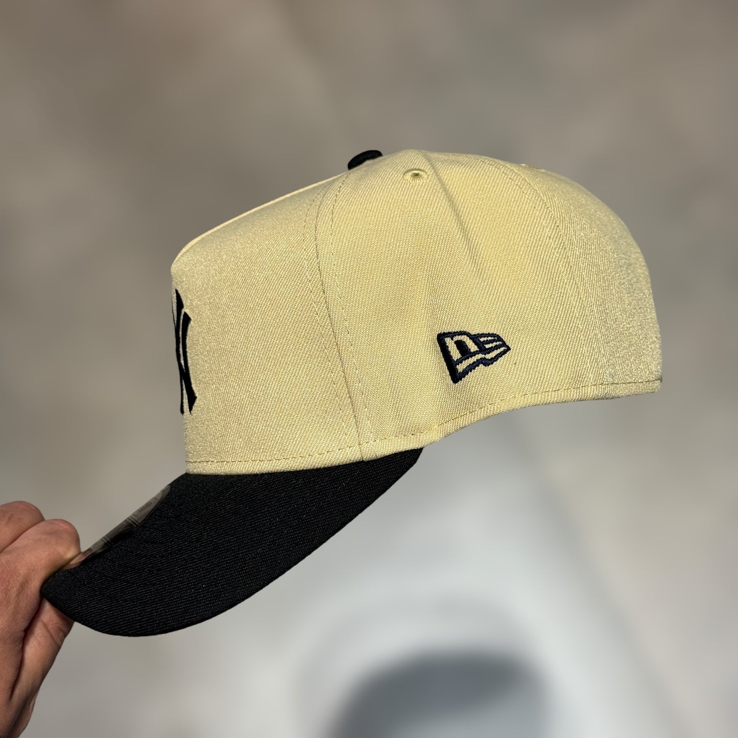 9FIFTY NY YANKEES CAQUI BLACK VISOR PATCH