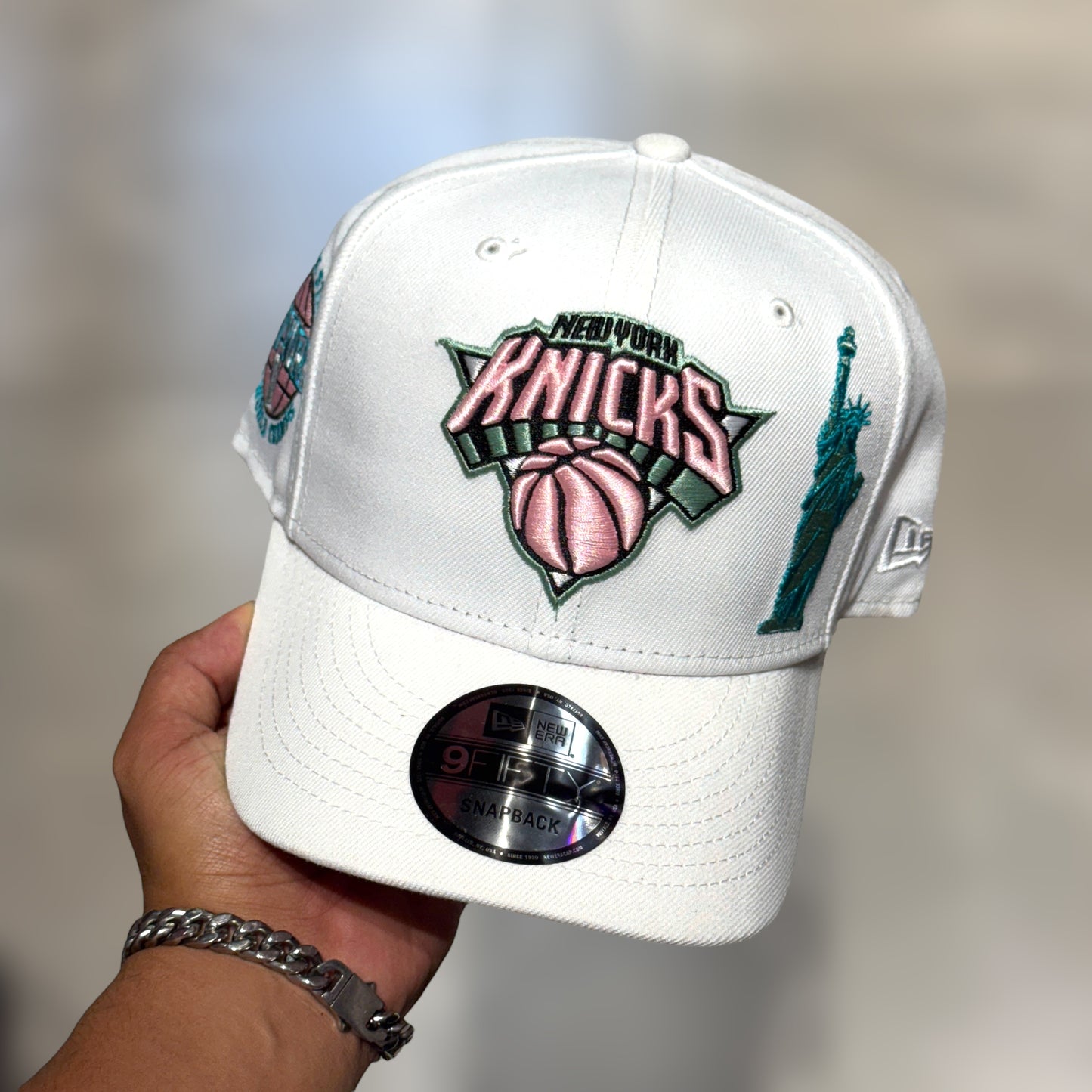 9FIFTY NY KNICKS STATUE NBA