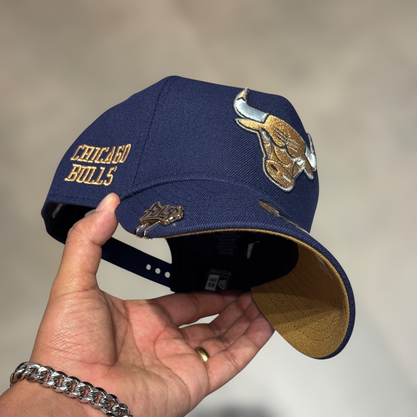 9FORTY CHICAGO BULLS NAVY UNDERVISOR BRONZE