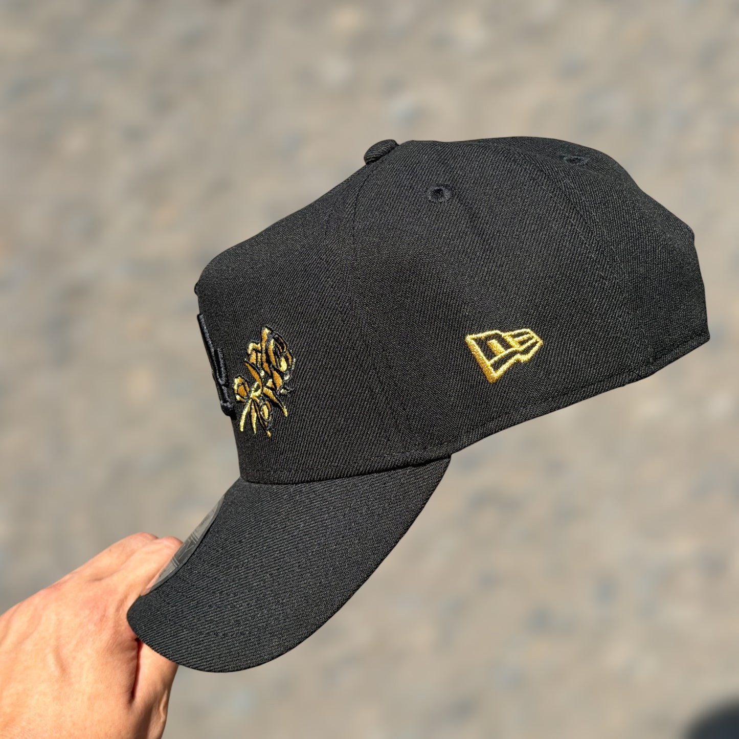 9FORTY LOS ANGELES DODGERS BLACK ON BLACK GOLD FLOWER