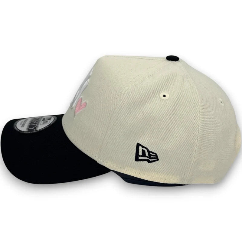 9FORTY A FRAME NY YANKEES BEIGE BLACK VISOR WS 1999 CORAZÓN ROSA