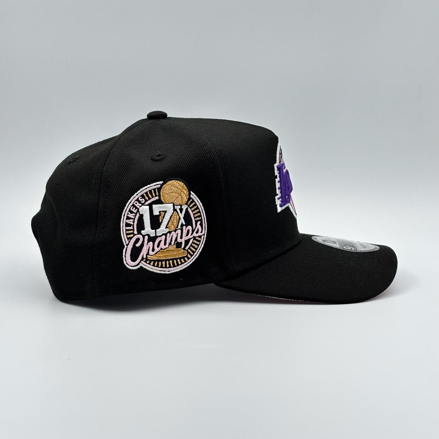 9FORTY LOS LAKERS BLACK UNDERVISOR PINK CHAMPS 17X