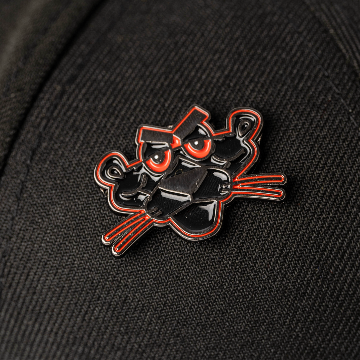 PIN METALICO PANTERA BÉLICA