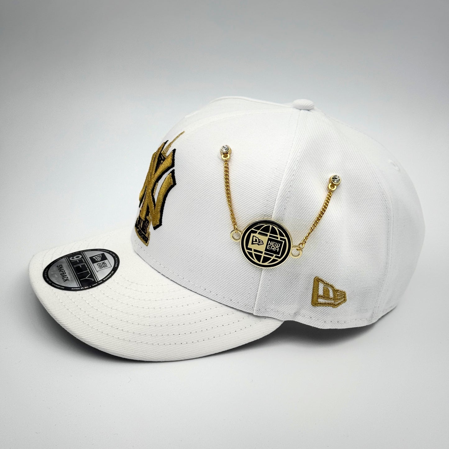 PIN CADENA NEW ERA 100 AÑOS