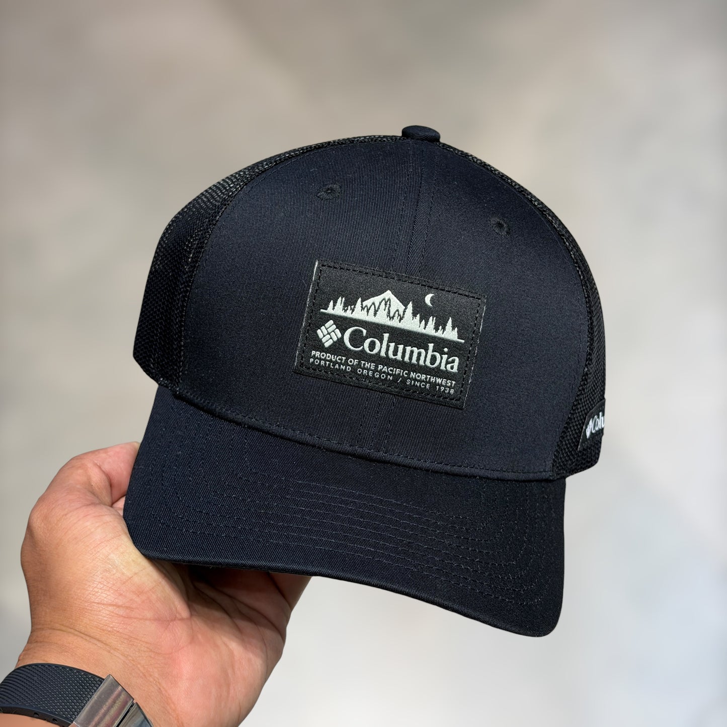 Columbia trucker black SnapBack