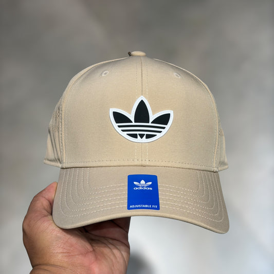 Adidas beige clasic logo
