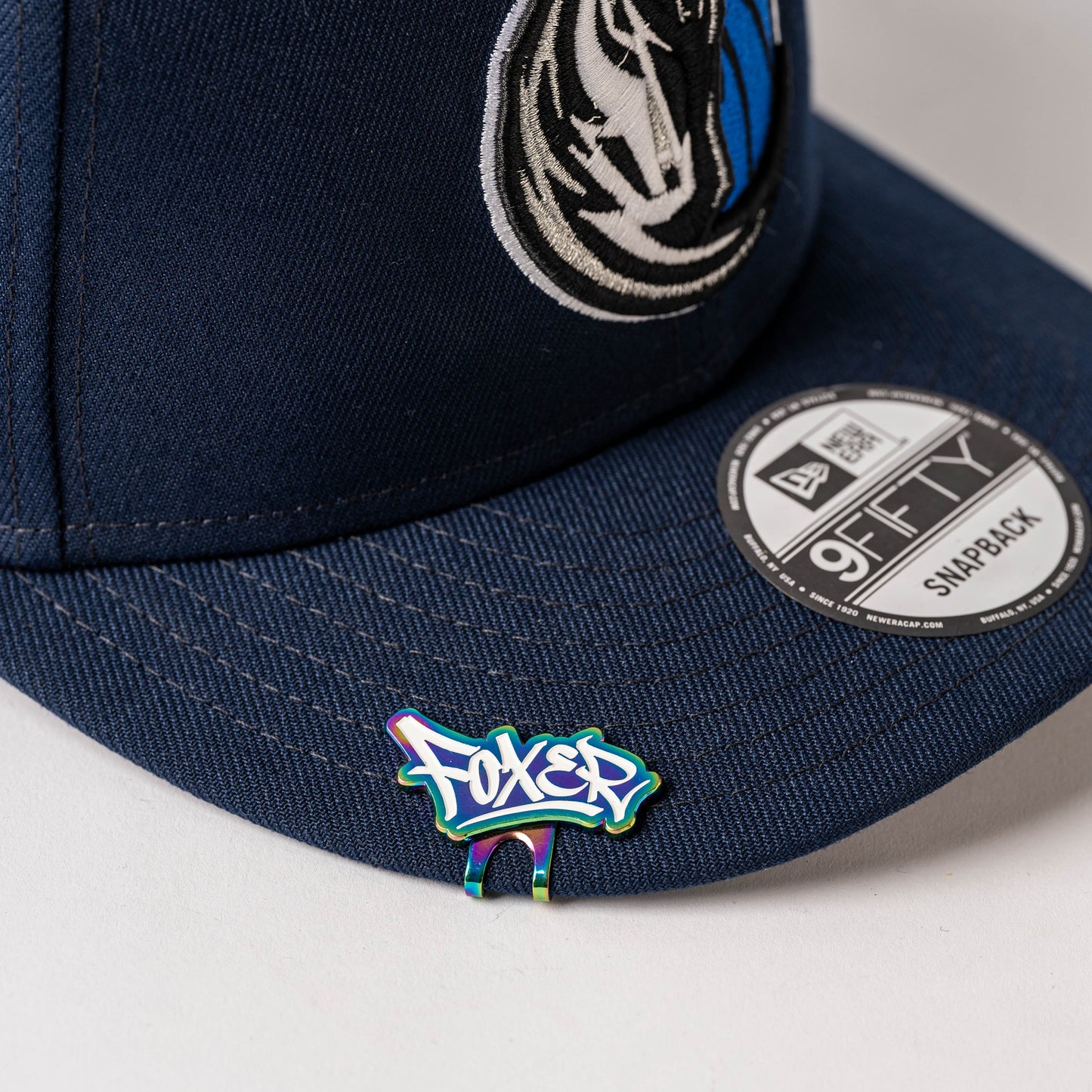 PIN CLIP GRAFITI FOXER TORNASOL LETRAS BLANCAS