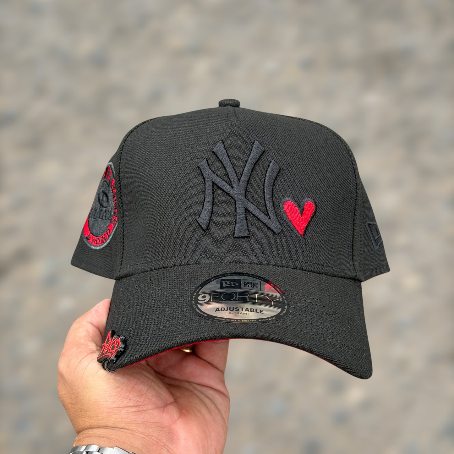 9FORTY NEW YORK YANKEES BLACK ON BLACK HEART