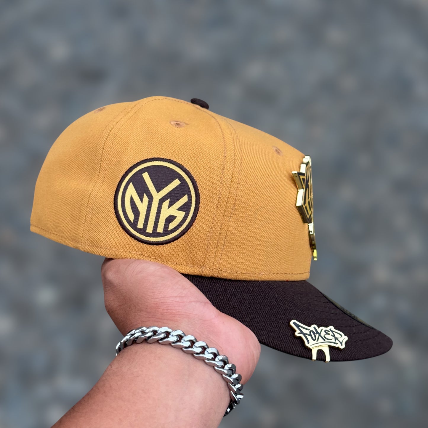 59FIFTY KNICK KHAKY BROWN VISOR METALLIC LOGO