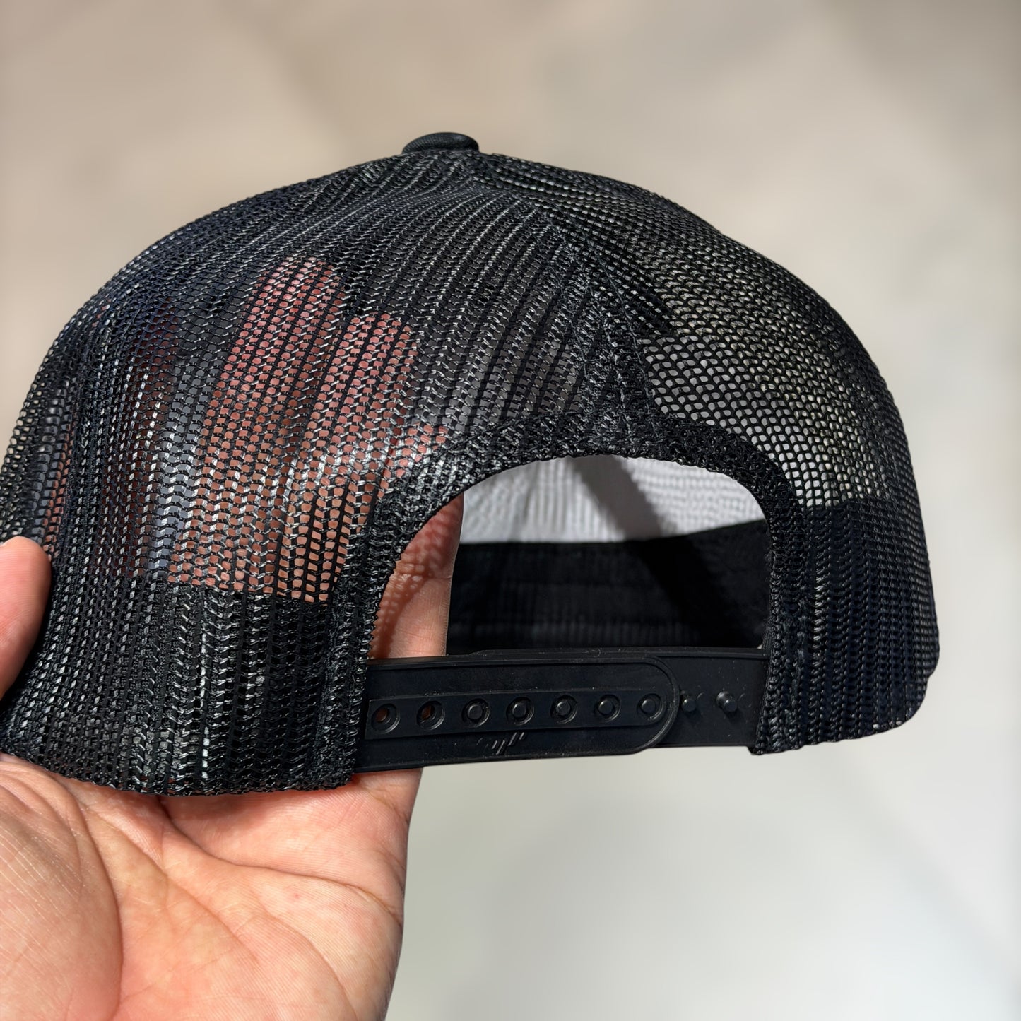 YUPOONG FLEXFIT negra llana para bordados