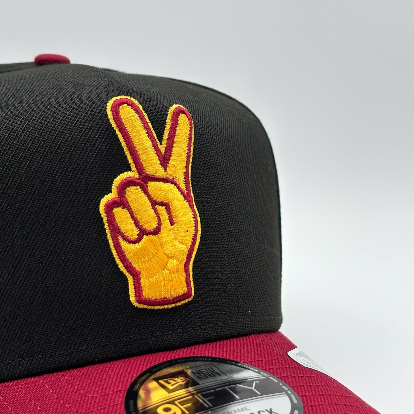 9FIFTY SIGN BLACK MARRÓN VISOR