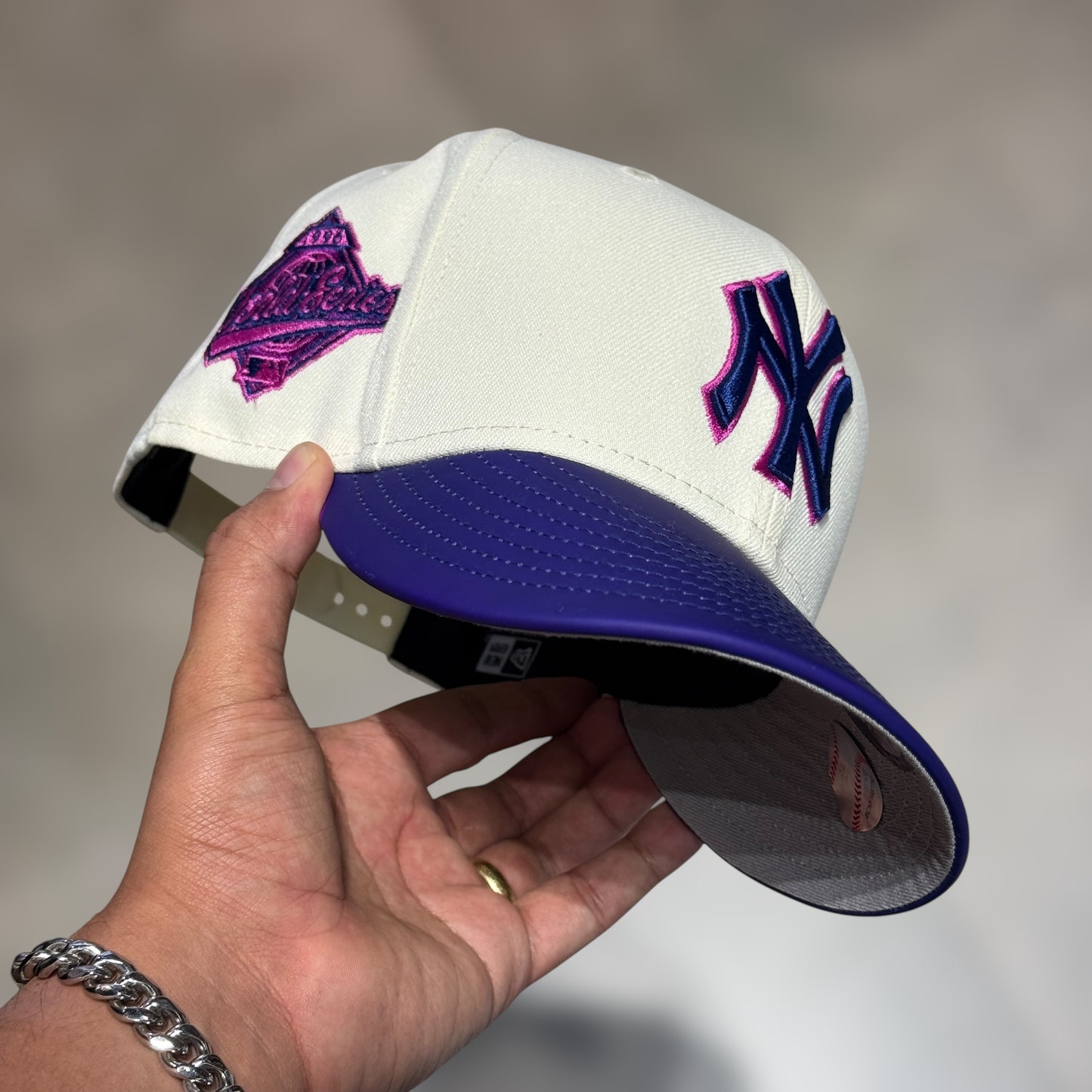 9FIFTY COLOR CHANGING NY YANKEES BEIGE PURPLE VISOR WS 1996