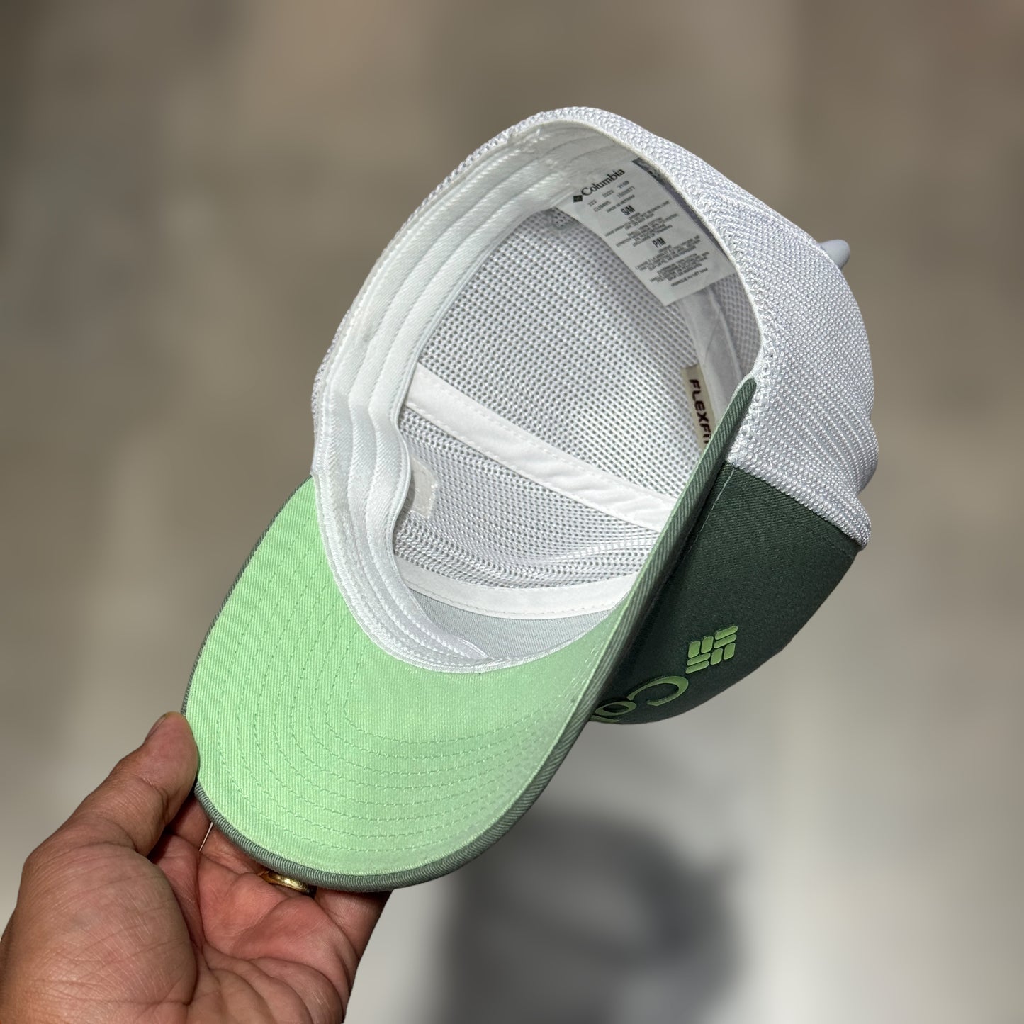 GORRA COLUMBIA OLIVE MALLA BLANCA