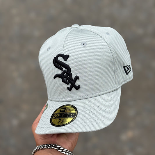 59FIFTY WHITE SOX GREY BLACK LOGO AZ25
