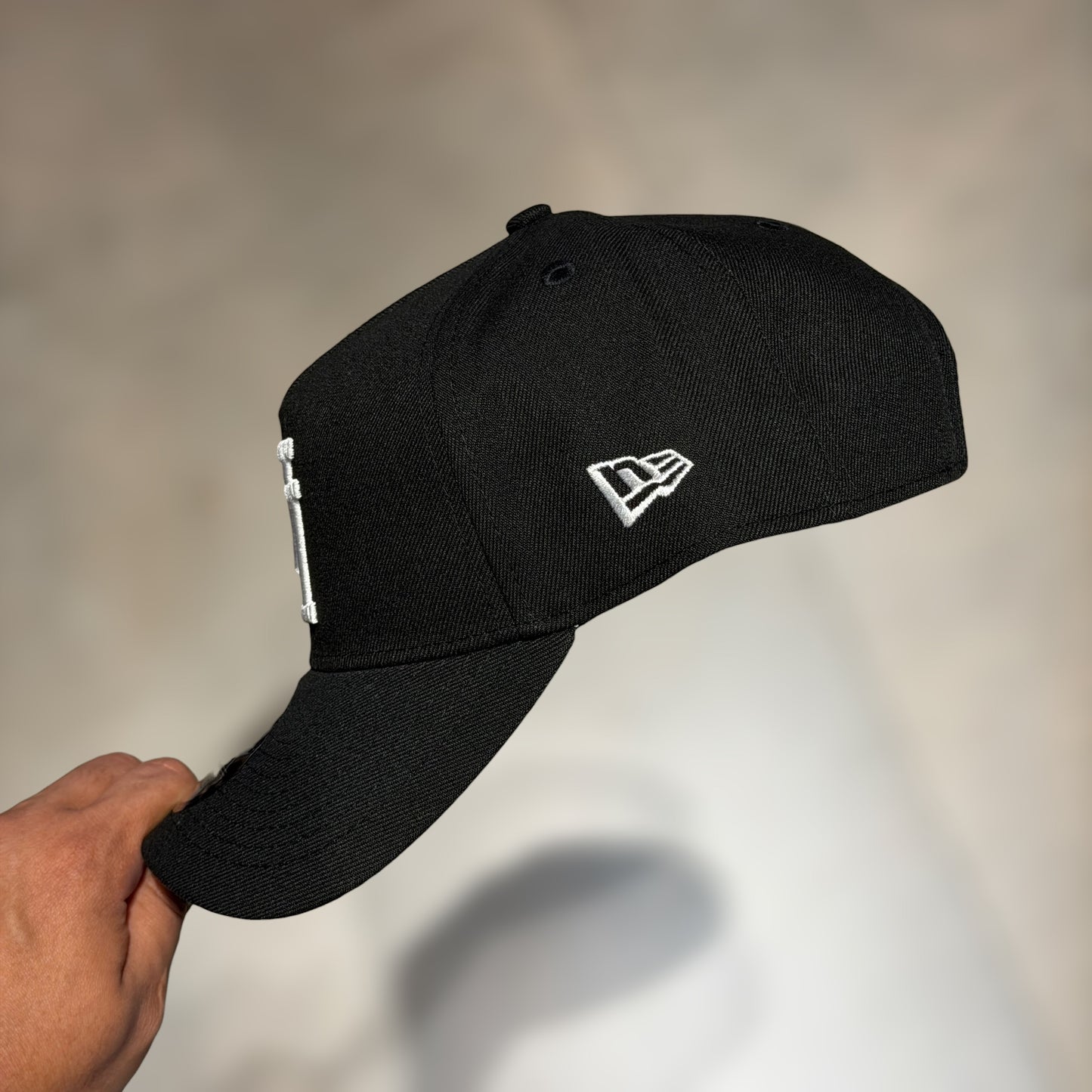 9FORTY A FRAME LA DODGERS BLACK WHITE LOGO UPSIDE
