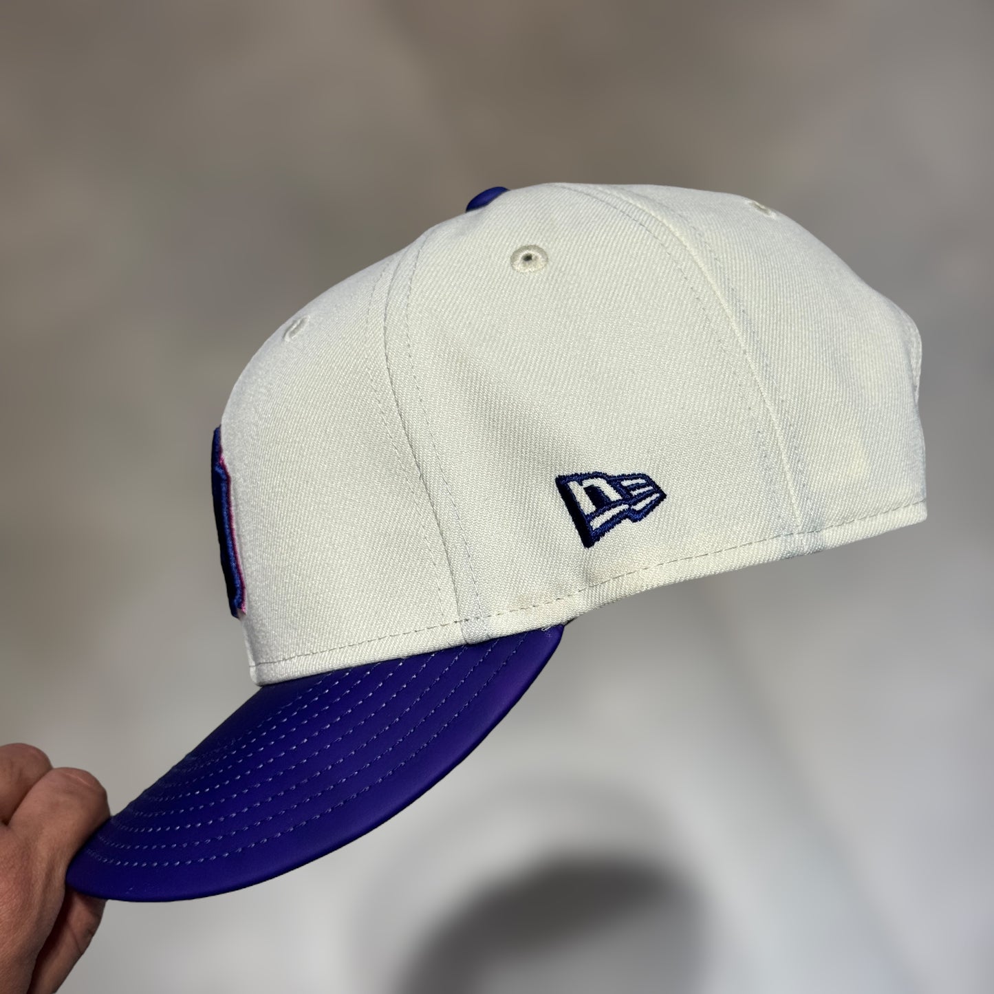 9FIFTY COLOR CHANGING NY YANKEES BEIGE PURPLE VISOR WS 1996