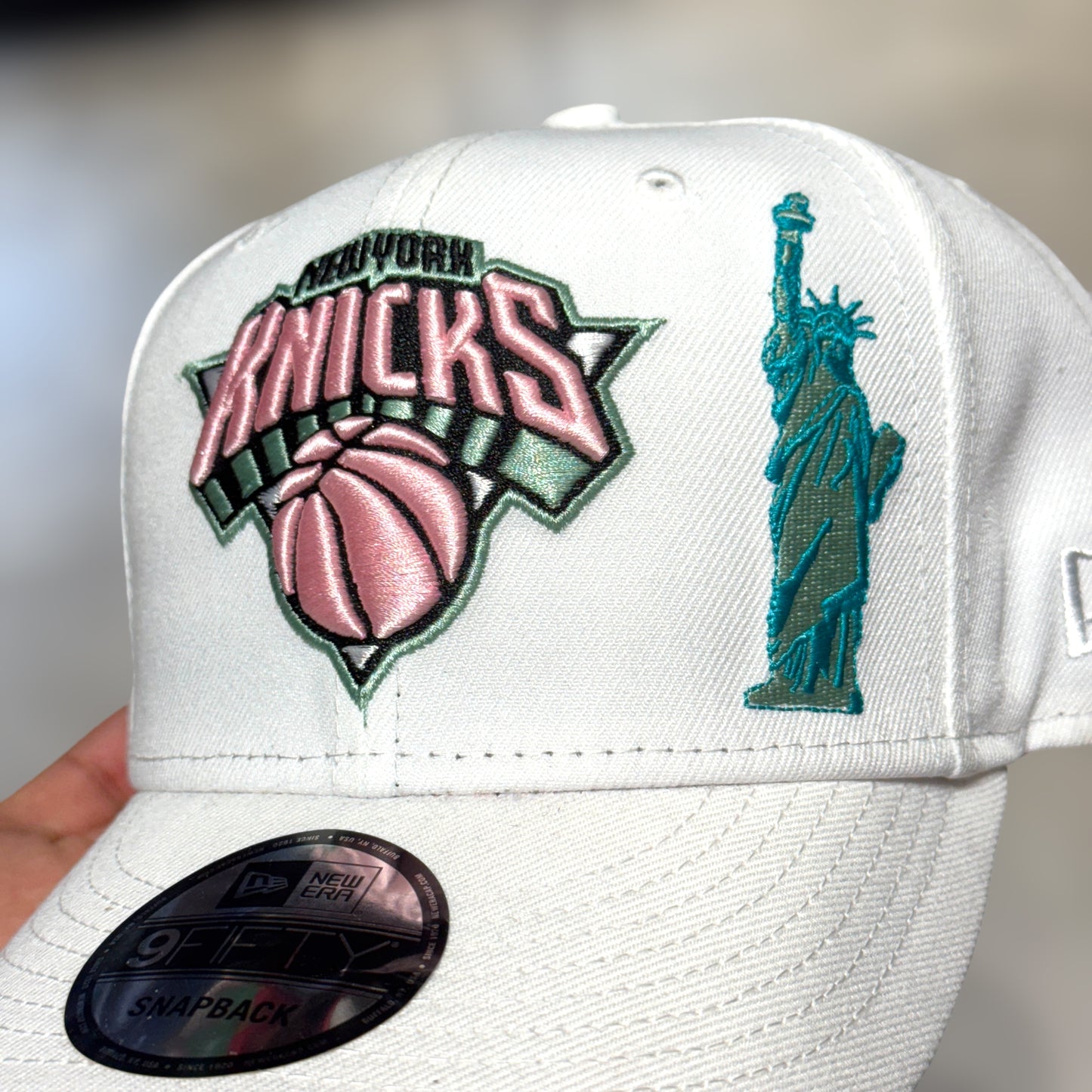 9FIFTY NY KNICKS STATUE NBA
