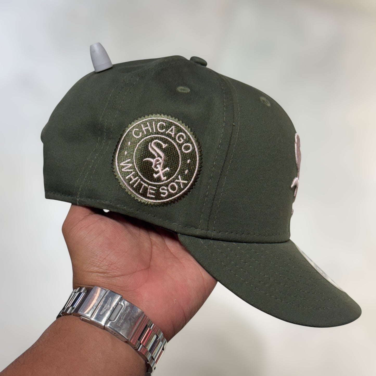 9FIFTY WHITE SOX OLIVE GREEN UNSERVISOR ROSE PATCH