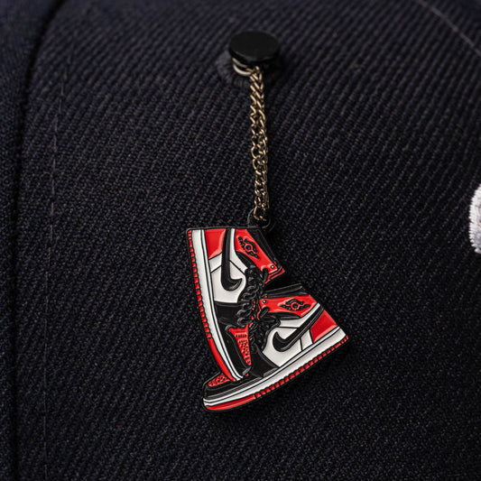 PIN METALICO JORDAN RED